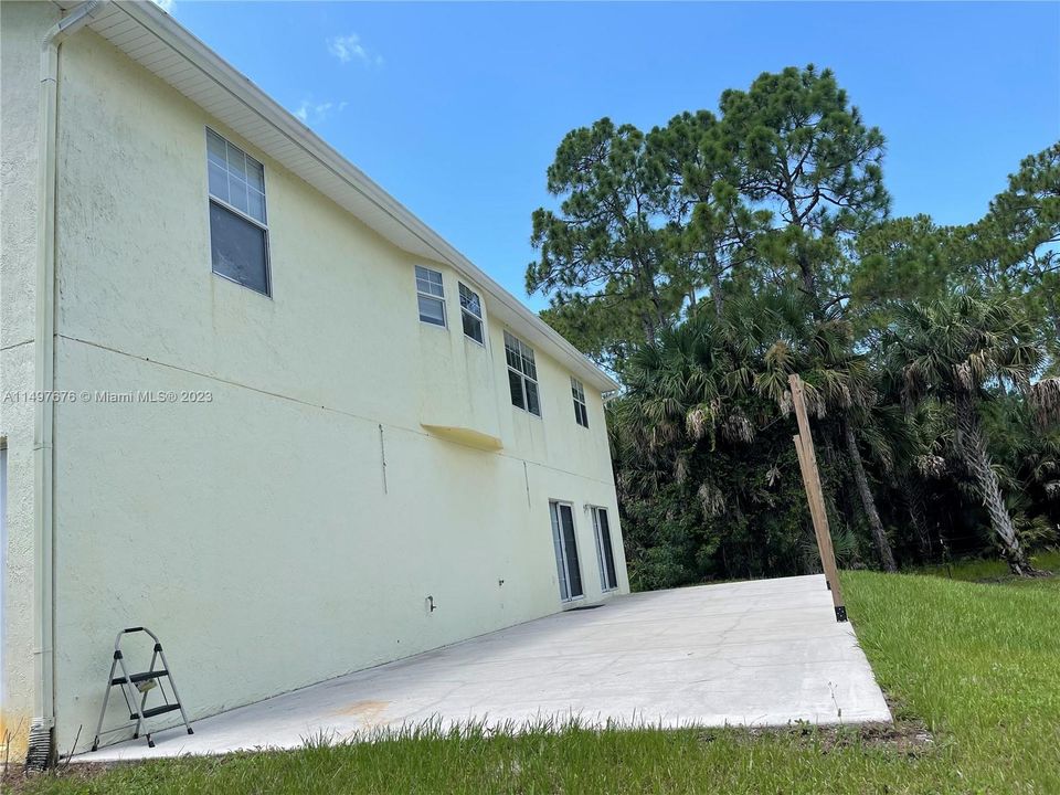 Recently Sold: $650,000 (4 beds, 2 baths, 2054 Square Feet)