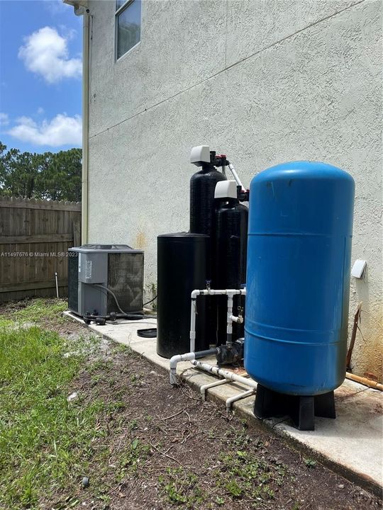 Recently Sold: $650,000 (4 beds, 2 baths, 2054 Square Feet)