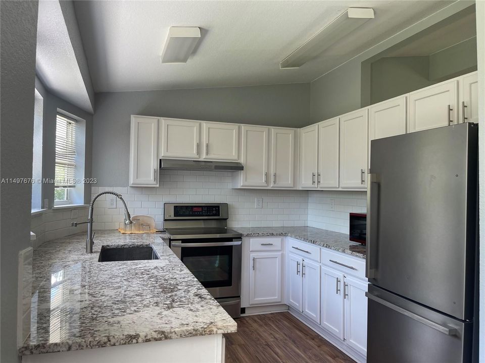 Recently Sold: $650,000 (4 beds, 2 baths, 2054 Square Feet)