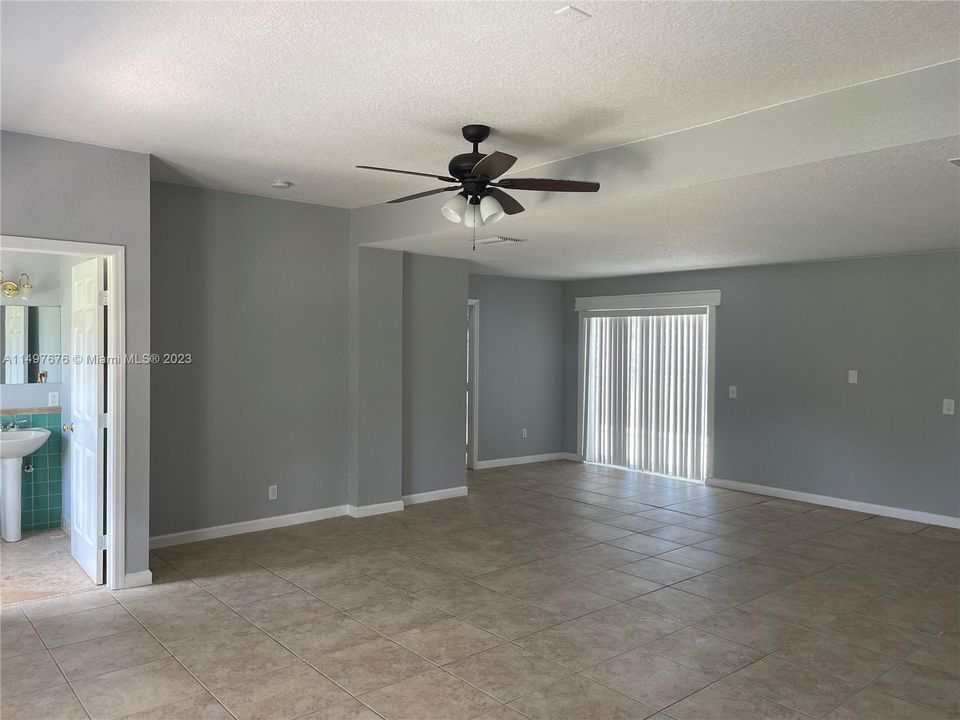 Recently Sold: $650,000 (4 beds, 2 baths, 2054 Square Feet)