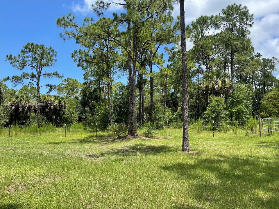 Recently Sold: $650,000 (4 beds, 2 baths, 2054 Square Feet)