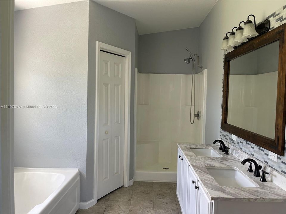 Recently Sold: $650,000 (4 beds, 2 baths, 2054 Square Feet)