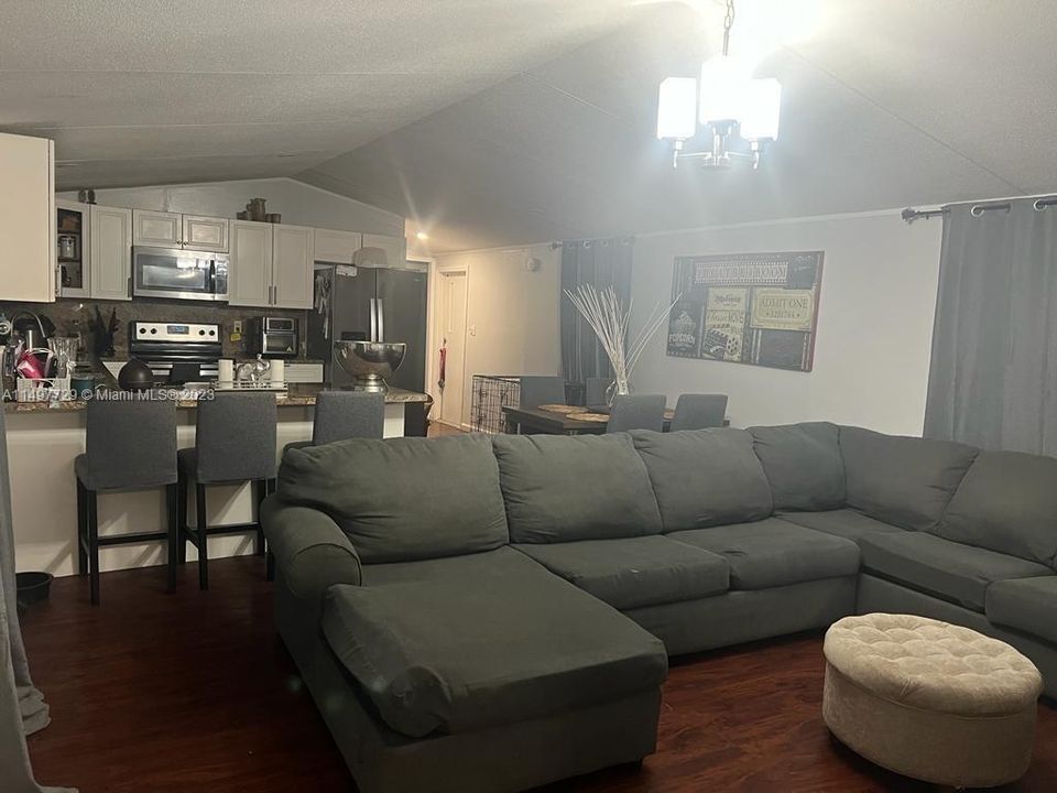 For Sale: $149,000 (3 beds, 2 baths, 1056 Square Feet)