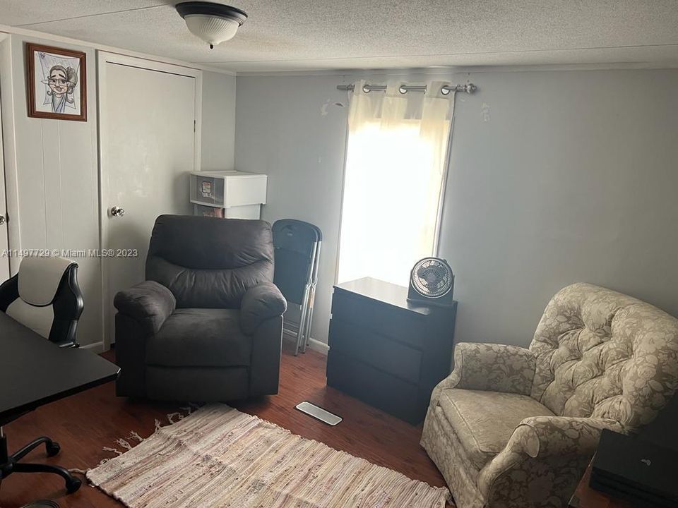 For Sale: $149,000 (3 beds, 2 baths, 1056 Square Feet)