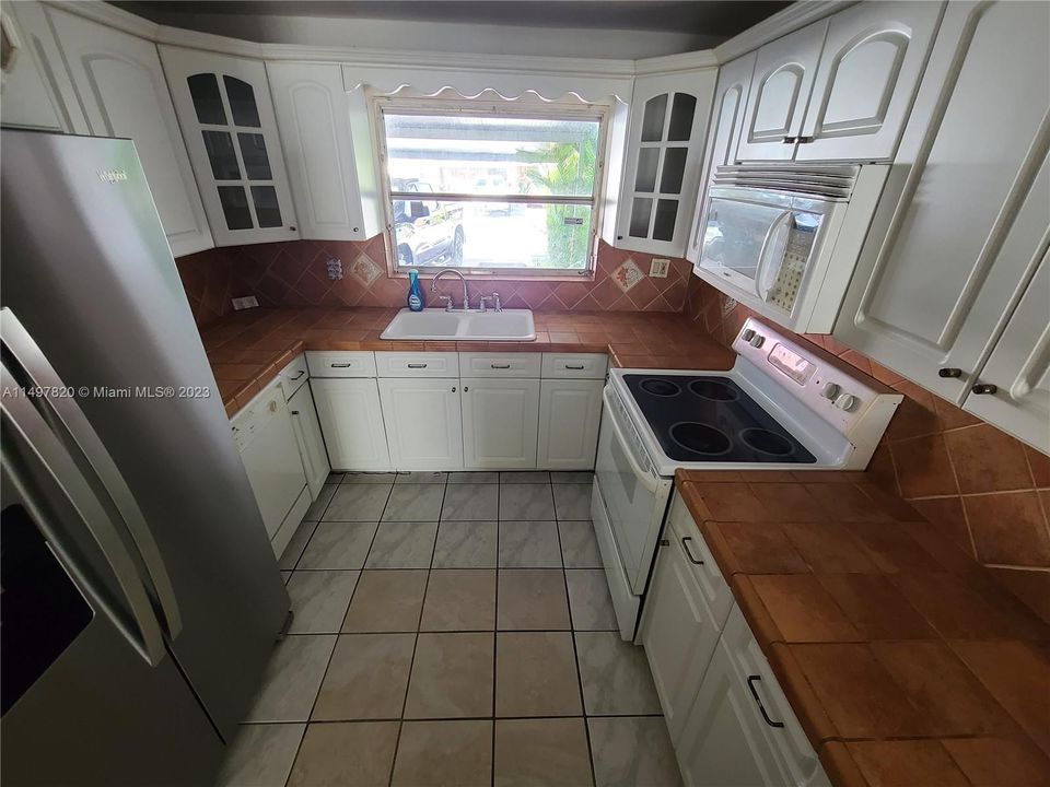 Recently Sold: $429,000 (3 beds, 2 baths, 1595 Square Feet)