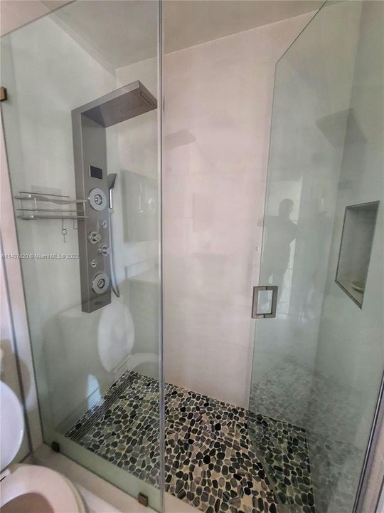 Recently Sold: $429,000 (3 beds, 2 baths, 1595 Square Feet)