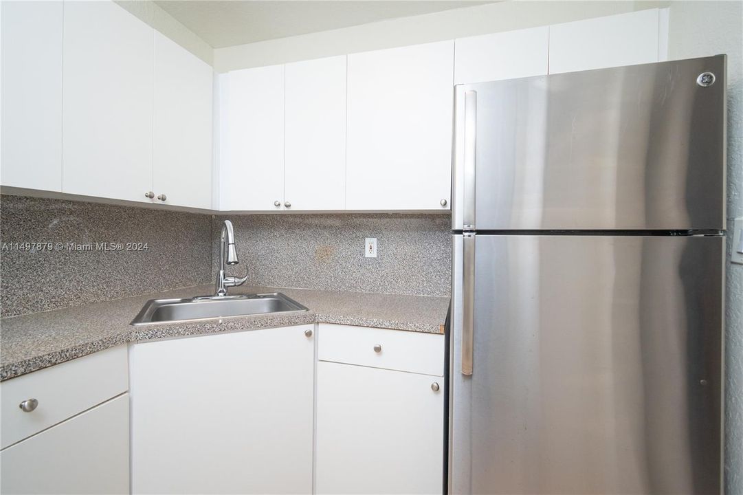 Active With Contract: $1,700 (1 beds, 1 baths, 0 Square Feet)