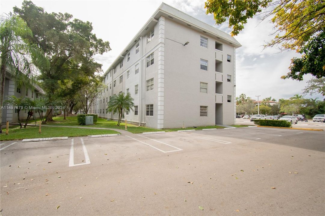 Active With Contract: $1,700 (1 beds, 1 baths, 0 Square Feet)