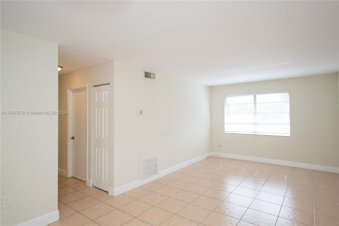 Active With Contract: $1,700 (1 beds, 1 baths, 0 Square Feet)