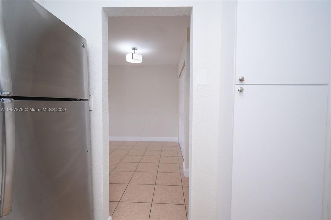 Active With Contract: $1,700 (1 beds, 1 baths, 0 Square Feet)