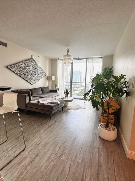 Recently Rented: $3,750 (2 beds, 2 baths, 1169 Square Feet)