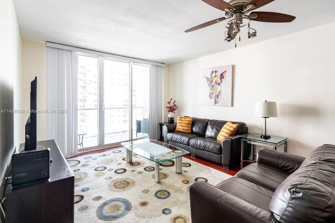 Недавно продано: $465,000 (1 спален, 1 ванн, 874 Квадратных фут)