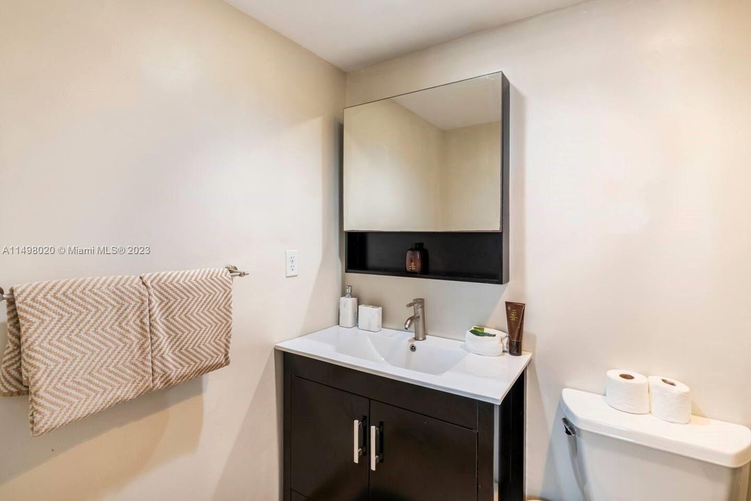 Недавно продано: $465,000 (1 спален, 1 ванн, 874 Квадратных фут)