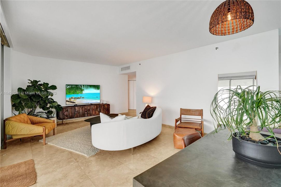 Recently Sold: $749,000 (2 beds, 2 baths, 1320 Square Feet)