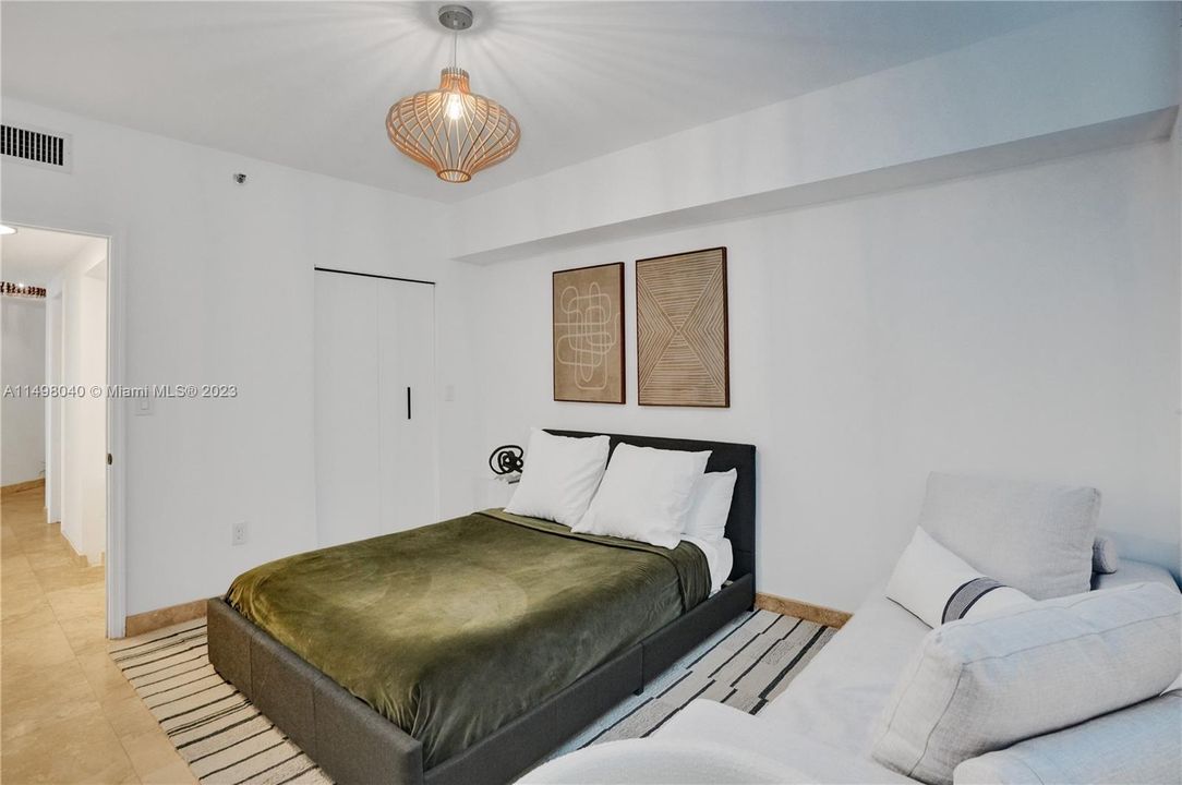 Recently Sold: $749,000 (2 beds, 2 baths, 1320 Square Feet)