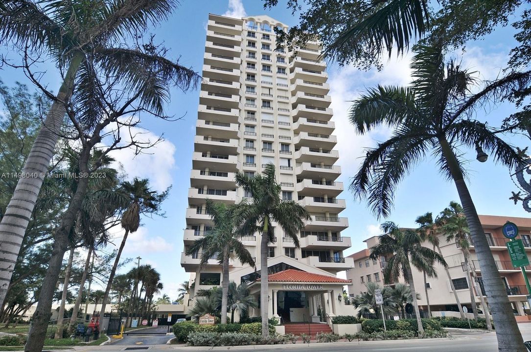 Recently Sold: $749,000 (2 beds, 2 baths, 1320 Square Feet)