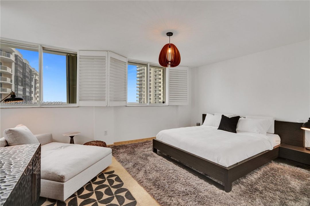 Recently Sold: $749,000 (2 beds, 2 baths, 1320 Square Feet)