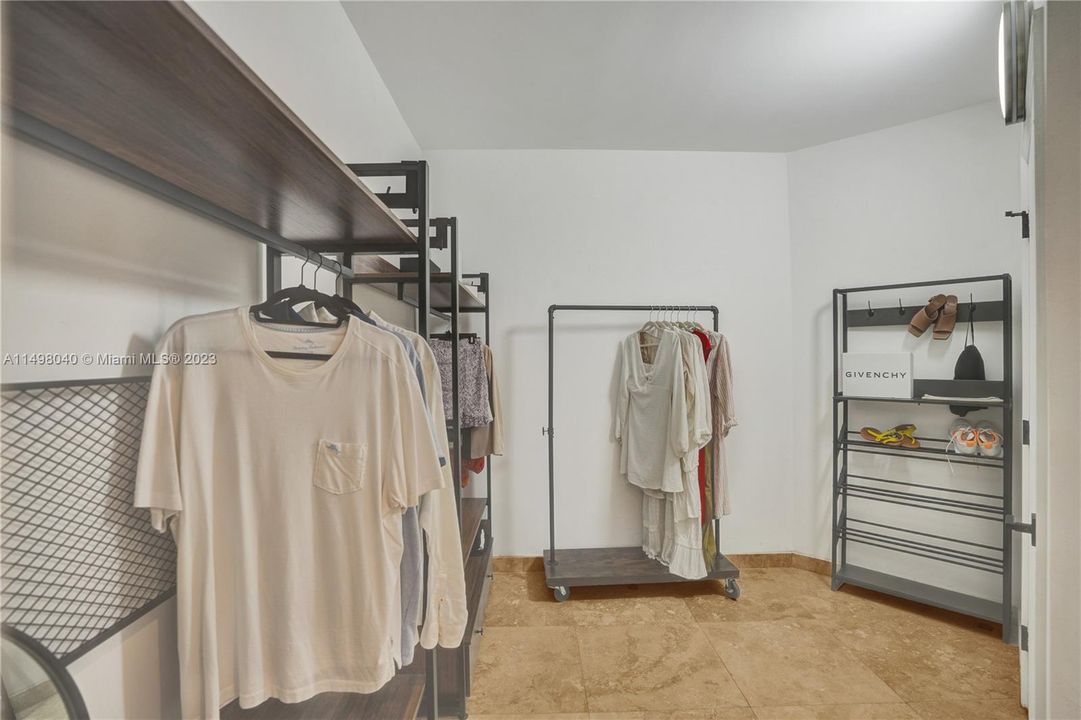 Recently Sold: $749,000 (2 beds, 2 baths, 1320 Square Feet)