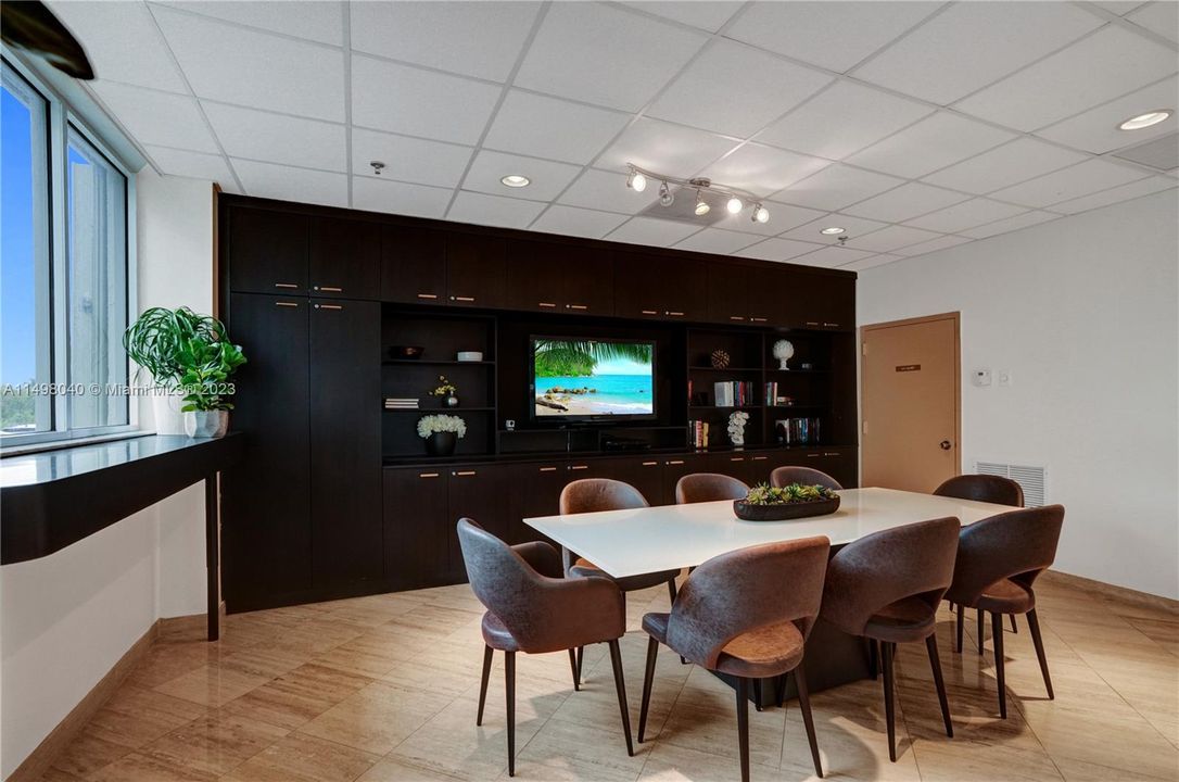 Recently Sold: $749,000 (2 beds, 2 baths, 1320 Square Feet)