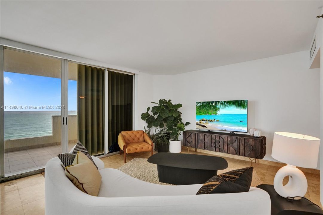 Recently Sold: $749,000 (2 beds, 2 baths, 1320 Square Feet)