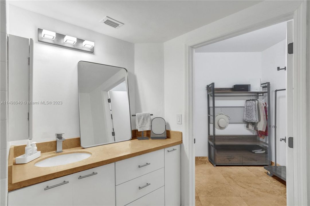 Recently Sold: $749,000 (2 beds, 2 baths, 1320 Square Feet)