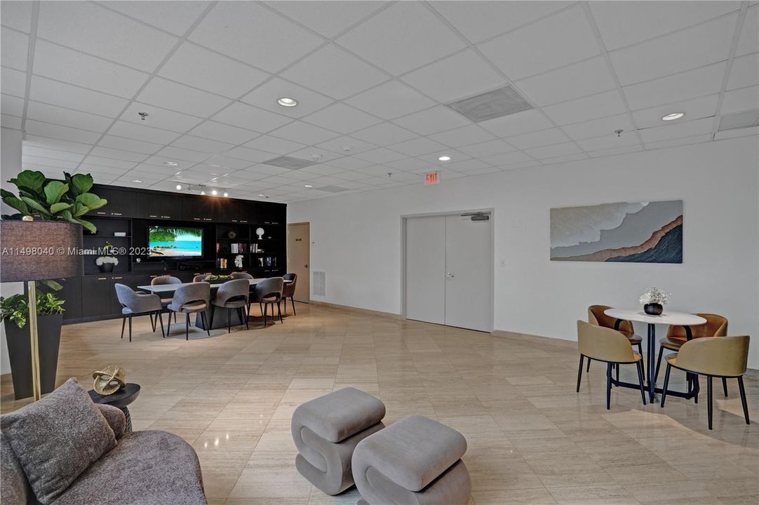 Recently Sold: $749,000 (2 beds, 2 baths, 1320 Square Feet)