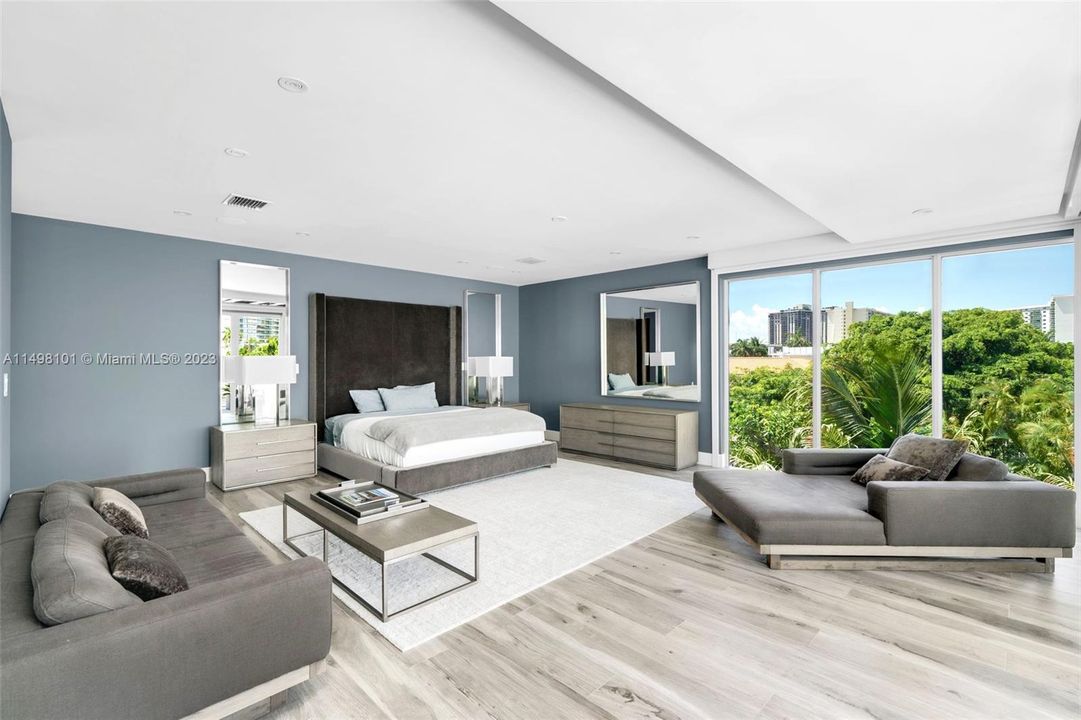 Active With Contract: $4,498,000 (4 beds, 3 baths, 6442 Square Feet)