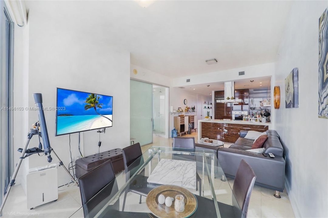 For Sale: $975,000 (2 beds, 2 baths, 1498 Square Feet)
