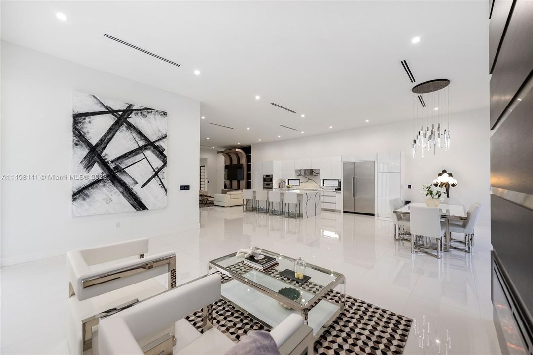 Recently Sold: $3,980,000 (5 beds, 5 baths, 4270 Square Feet)