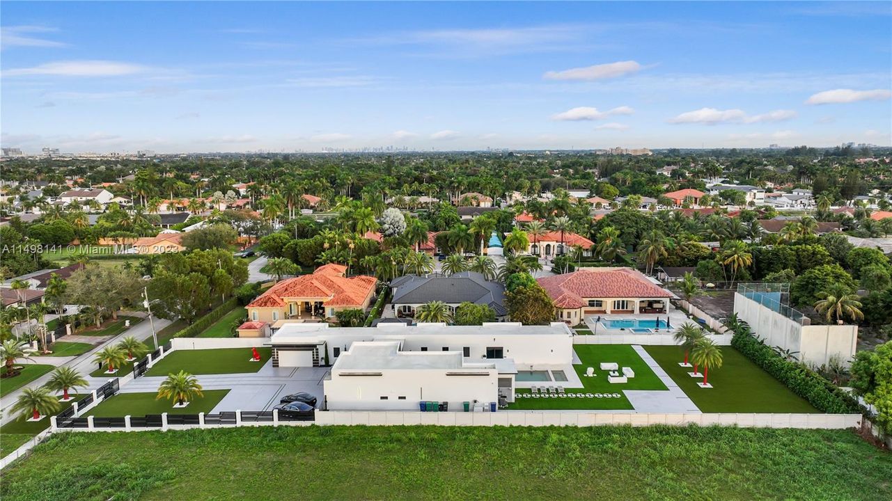 Recently Sold: $3,980,000 (5 beds, 5 baths, 4270 Square Feet)