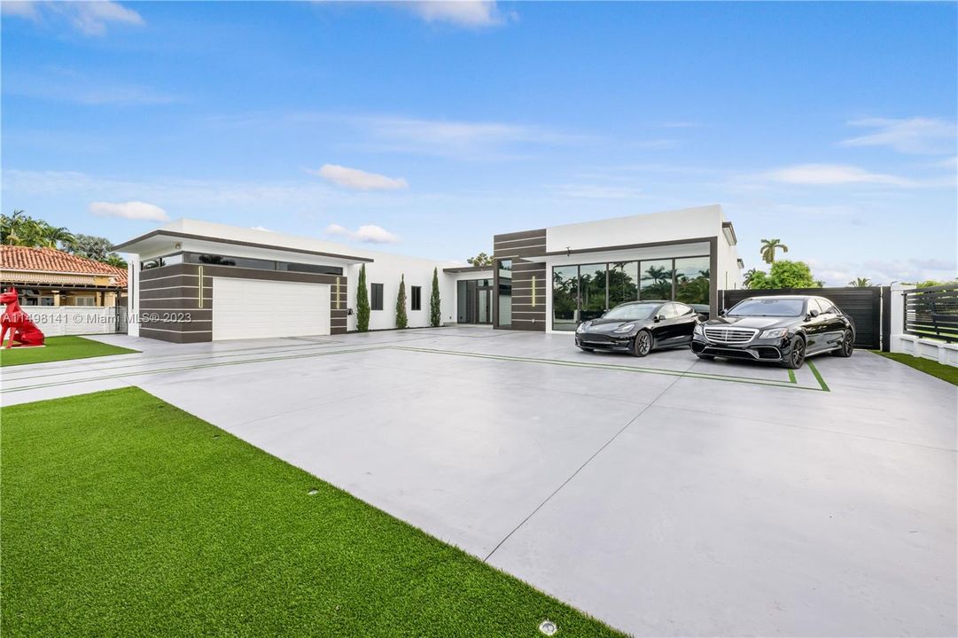 Recently Sold: $3,980,000 (5 beds, 5 baths, 4270 Square Feet)