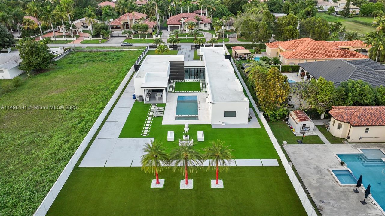 Recently Sold: $3,980,000 (5 beds, 5 baths, 4270 Square Feet)