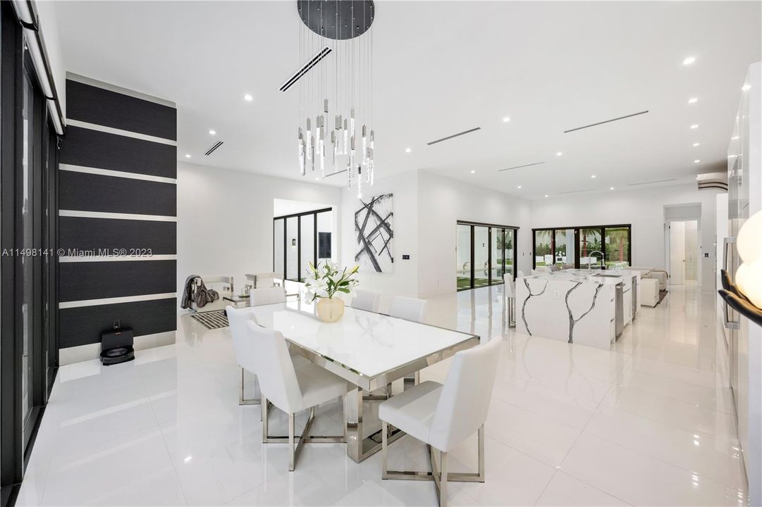 Recently Sold: $3,980,000 (5 beds, 5 baths, 4270 Square Feet)