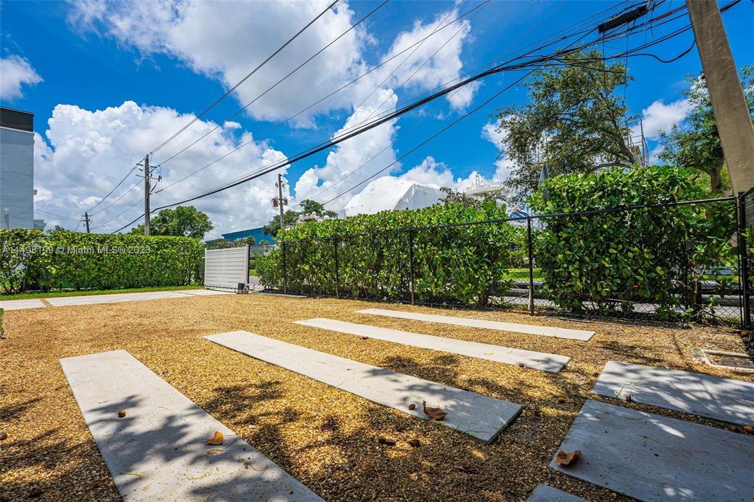 Recently Sold: $875,000 (3 beds, 2 baths, 1729 Square Feet)