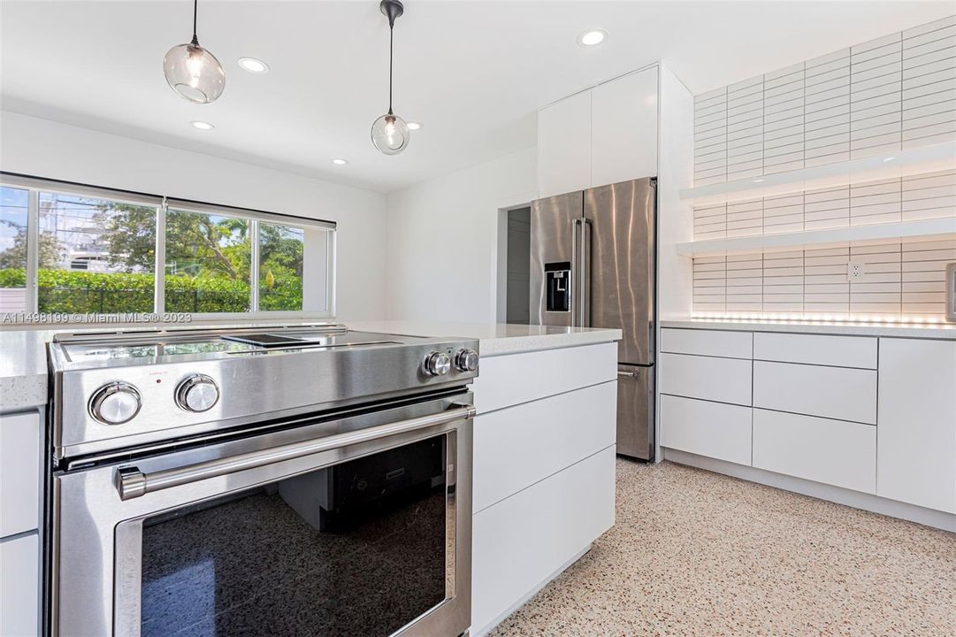 Recently Sold: $875,000 (3 beds, 2 baths, 1729 Square Feet)