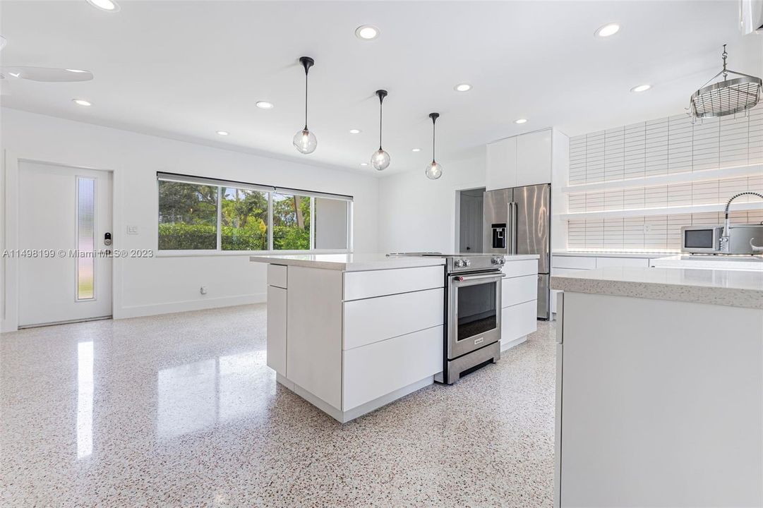 Recently Sold: $875,000 (3 beds, 2 baths, 1729 Square Feet)