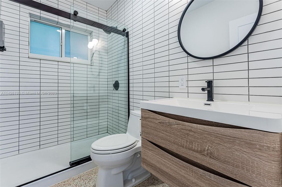 Recently Sold: $875,000 (3 beds, 2 baths, 1729 Square Feet)