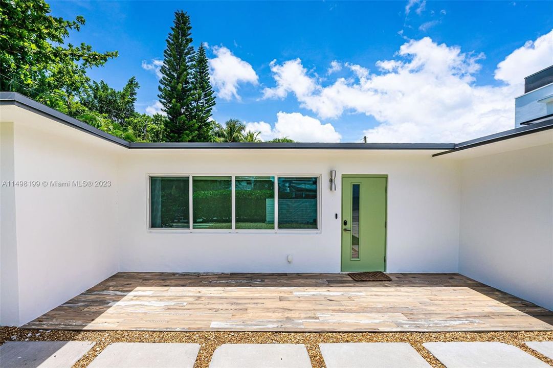 Recently Sold: $875,000 (3 beds, 2 baths, 1729 Square Feet)