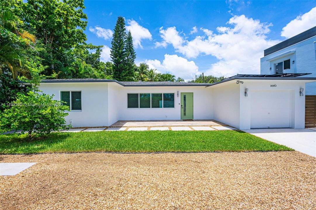 Recently Sold: $875,000 (3 beds, 2 baths, 1729 Square Feet)