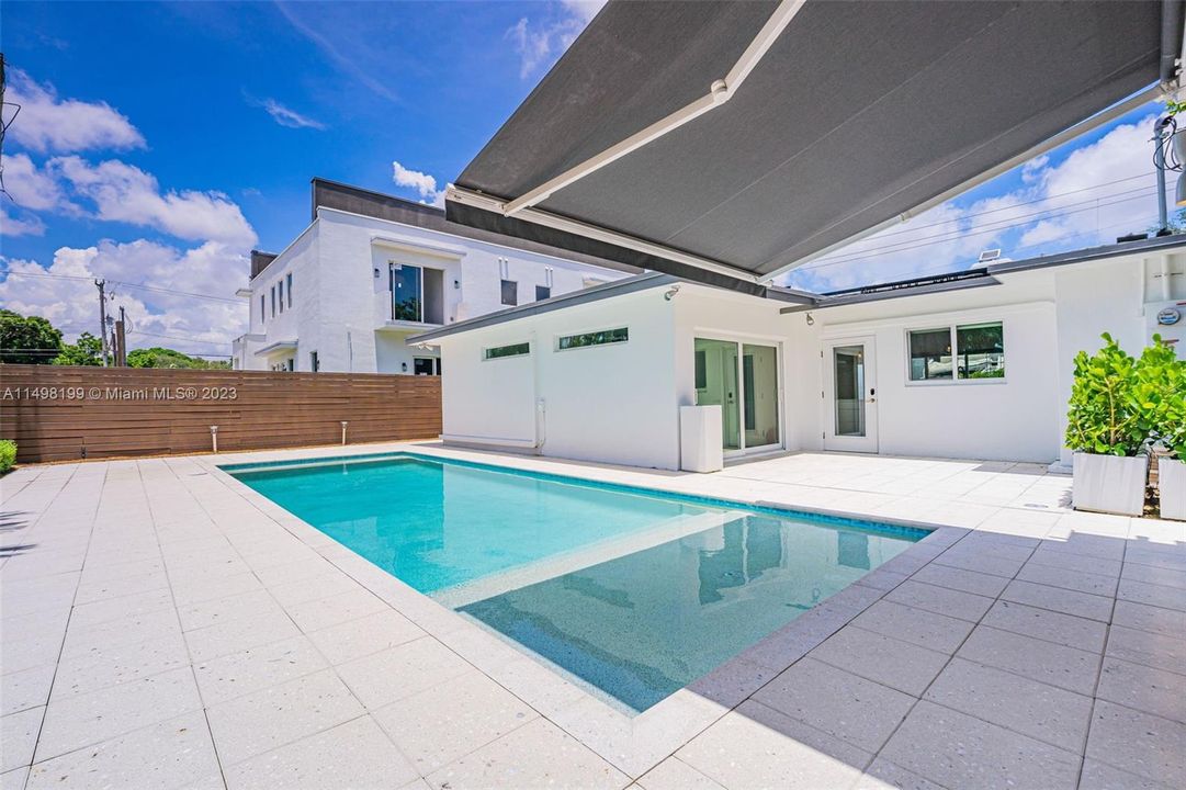 Recently Sold: $875,000 (3 beds, 2 baths, 1729 Square Feet)