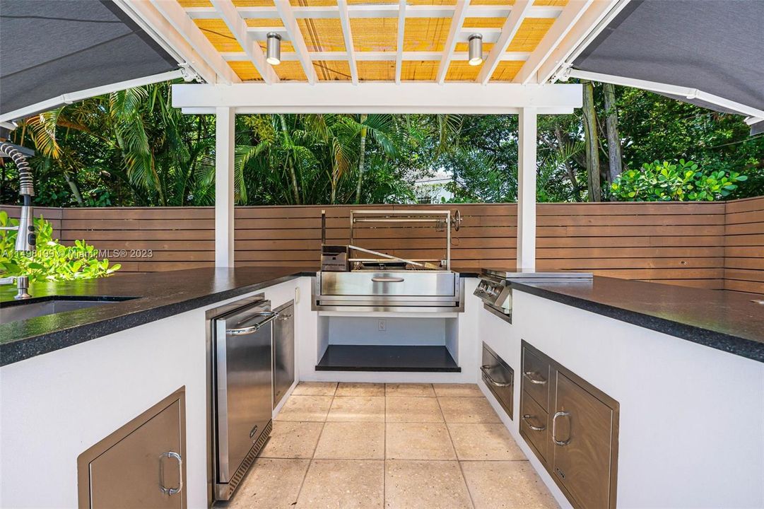 Recently Sold: $875,000 (3 beds, 2 baths, 1729 Square Feet)