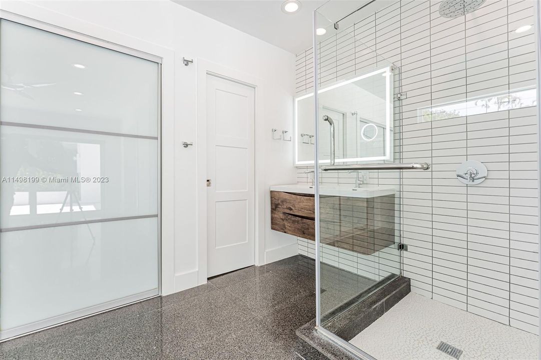 Recently Sold: $875,000 (3 beds, 2 baths, 1729 Square Feet)