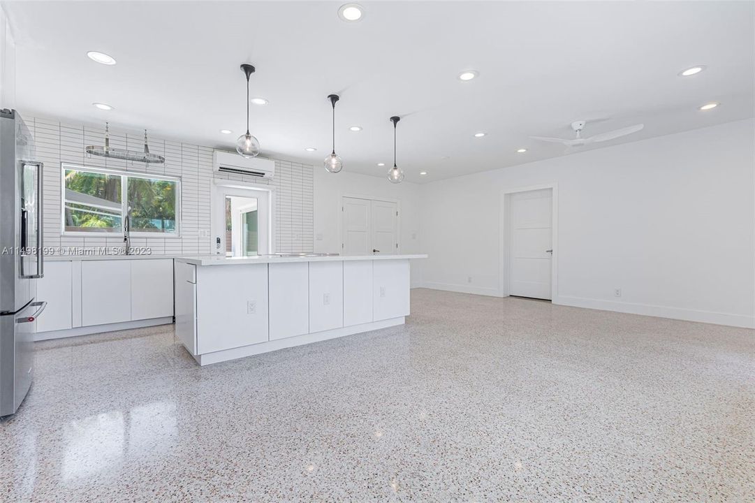 Recently Sold: $875,000 (3 beds, 2 baths, 1729 Square Feet)