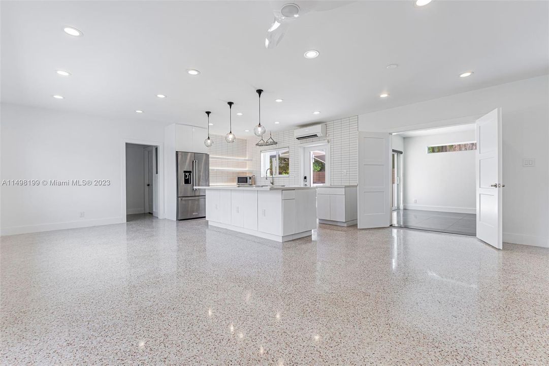 Recently Sold: $875,000 (3 beds, 2 baths, 1729 Square Feet)