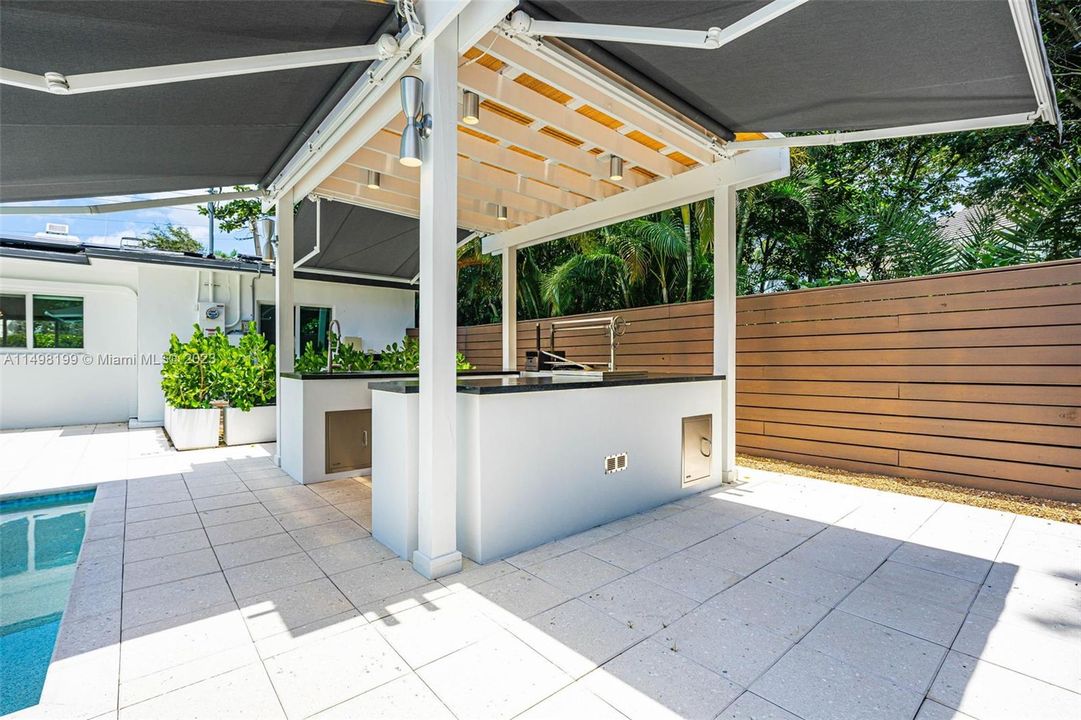 Recently Sold: $875,000 (3 beds, 2 baths, 1729 Square Feet)