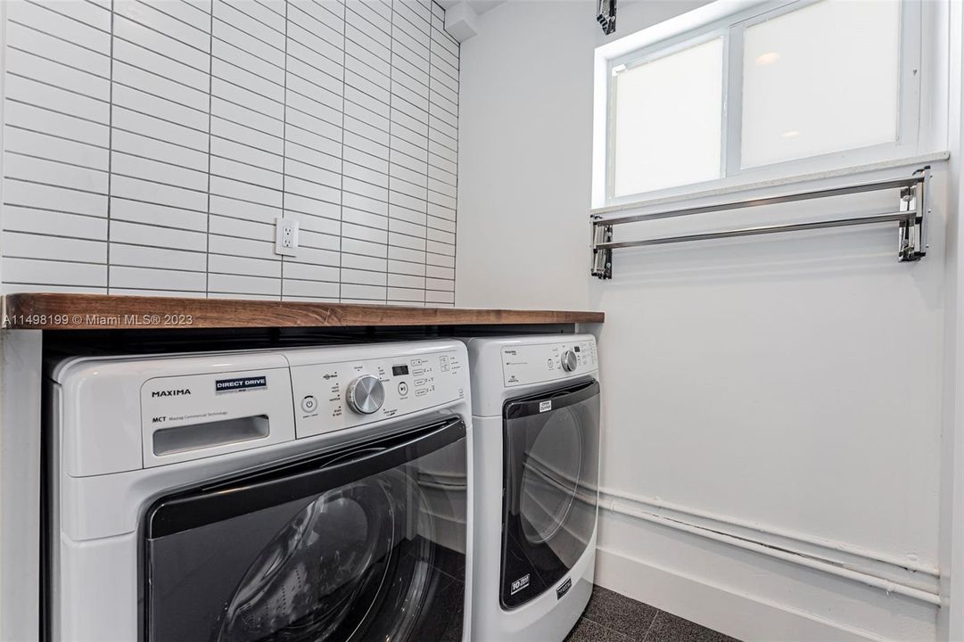 Recently Sold: $875,000 (3 beds, 2 baths, 1729 Square Feet)