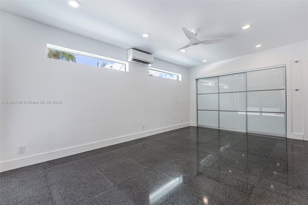 Recently Sold: $875,000 (3 beds, 2 baths, 1729 Square Feet)