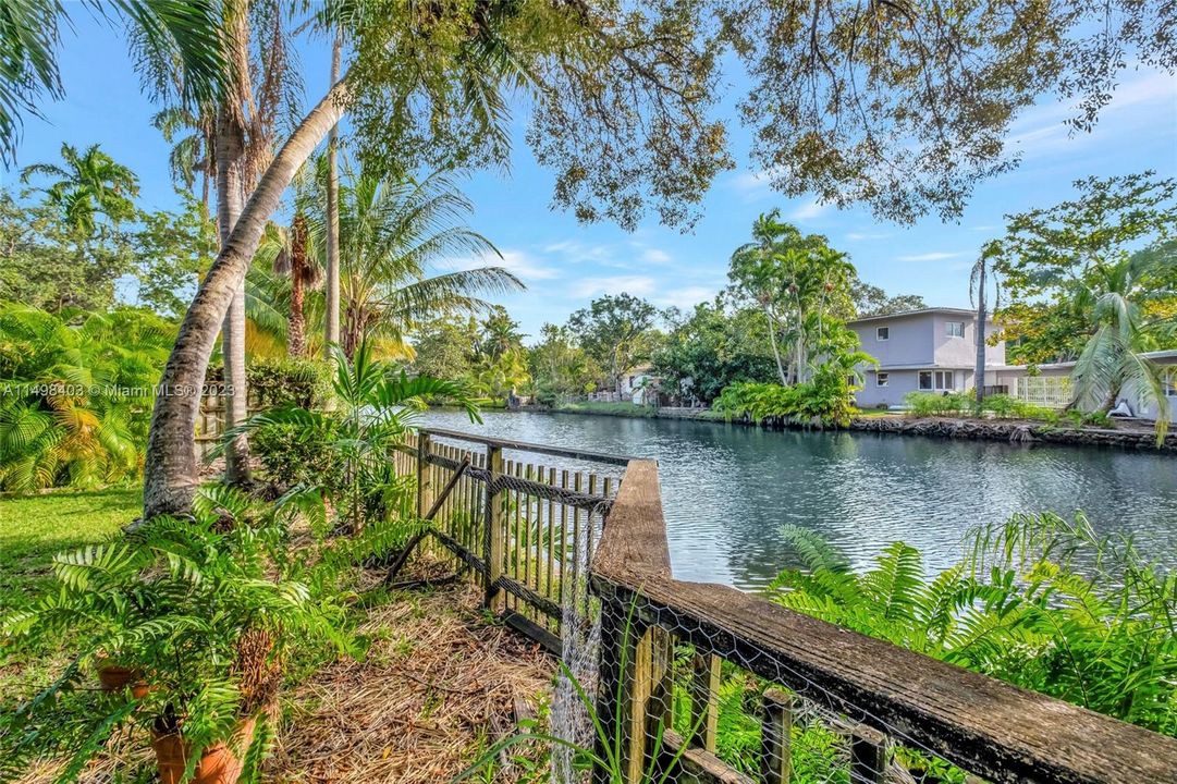 Recently Sold: $1,100,000 (3 beds, 2 baths, 1122 Square Feet)