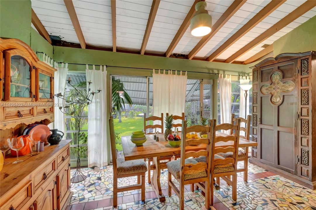 Recently Sold: $1,100,000 (3 beds, 2 baths, 1122 Square Feet)