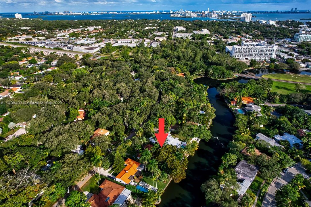 Recently Sold: $1,100,000 (3 beds, 2 baths, 1122 Square Feet)